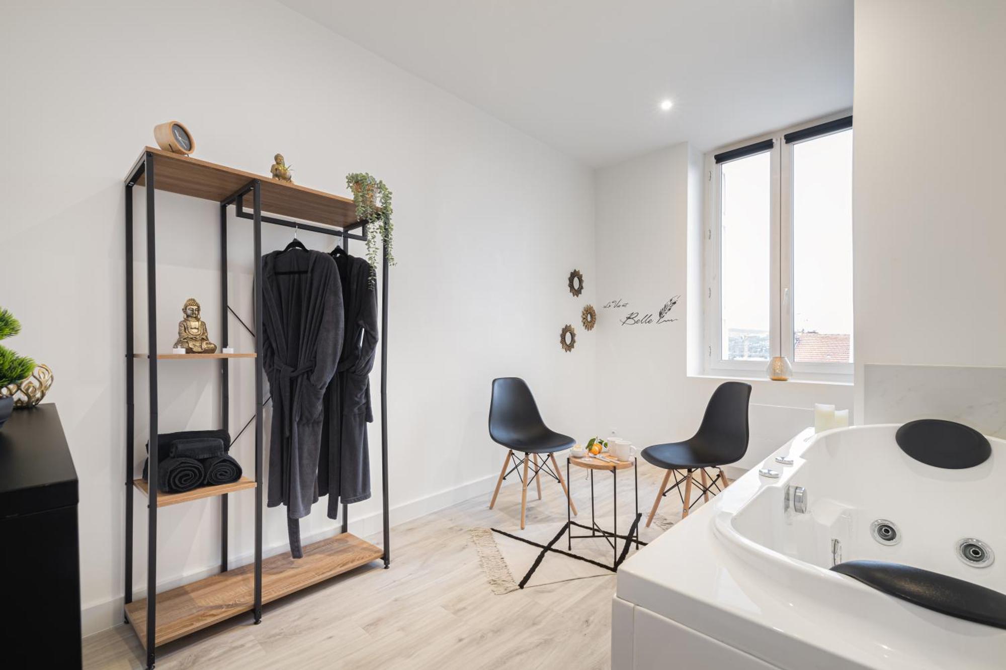 Cinema & Jacuzzi Aux Etoiles - Casabianca Suite Saint-Etienne  Dış mekan fotoğraf